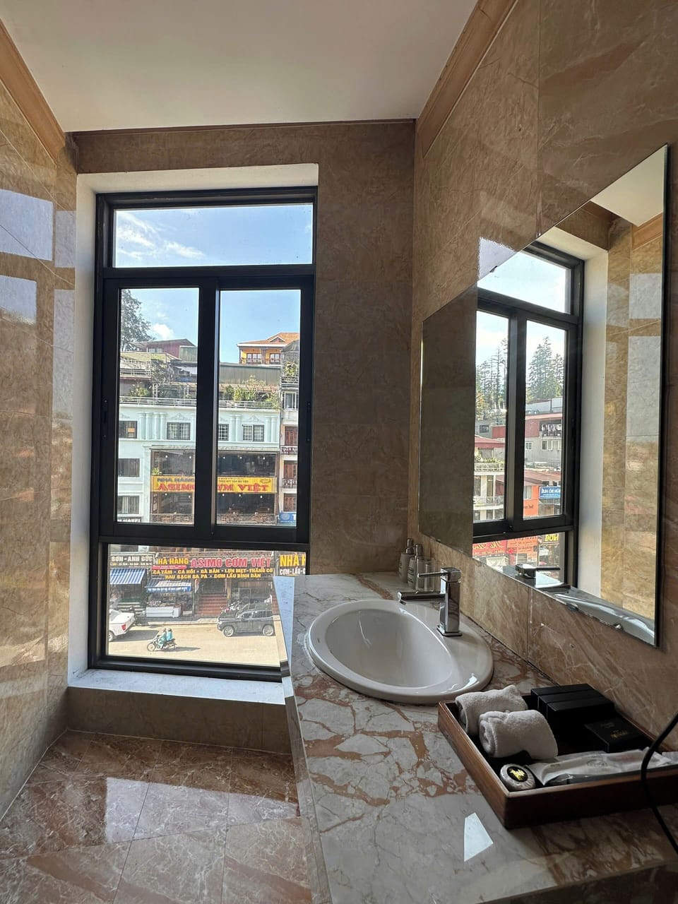 Deluxe Room, City View | Bathroom | Hair dryer, slippers, bidet, soap