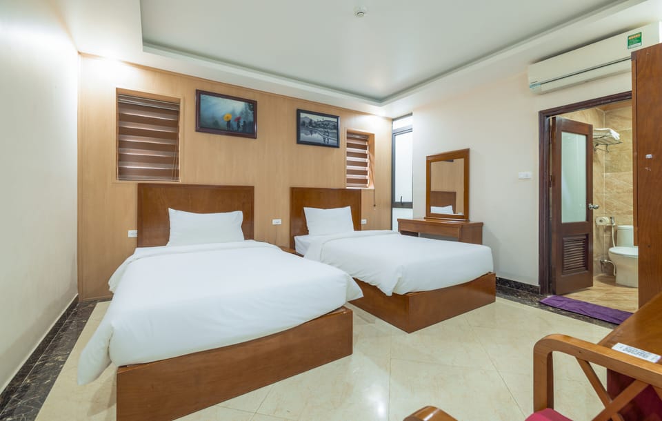 Superior Twin Room | Minibar, laptop workspace, blackout drapes, soundproofing