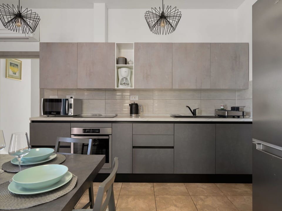 Cabinetry, Countertop, Sink, Property, Kitchen Sink, White, Tap, Kitchen, Kitchen Stove, Wood