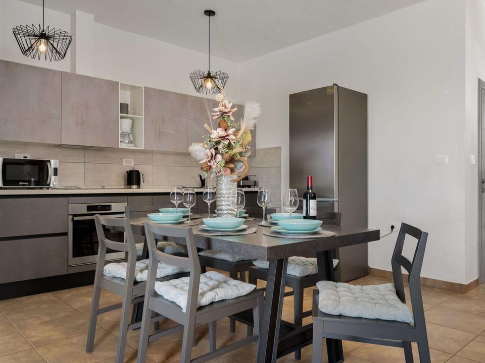 Furniture, Table, Property, Chair, Wood, Interior Design, Floor, Flooring, Countertop, Hardwood