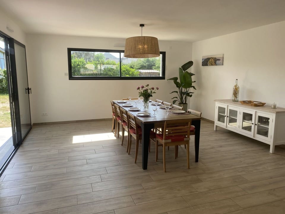 Furniture, Flooring, Floor, Wood Flooring, Wood, Interior Design, Table, Kitchen & Dining Room Table, Chair, Laminate Flooring