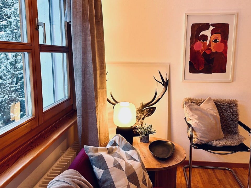 Furniture, Building, Window, Comfort, Wood, Interior Design, Lighting, Textile, Tree, Floor