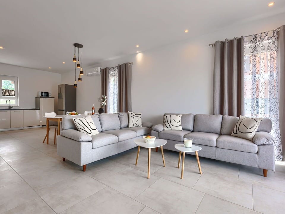 Furniture, Couch, Building, Table, Picture Frame, Comfort, Interior Design, House, Flooring, Wood