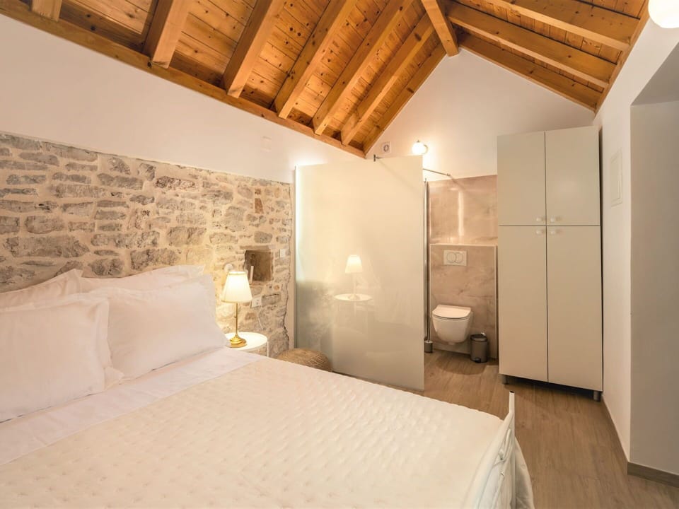 Furniture, Property, Comfort, Building, Wood, Bed Frame, Interior Design, Architecture, Flooring, Bed