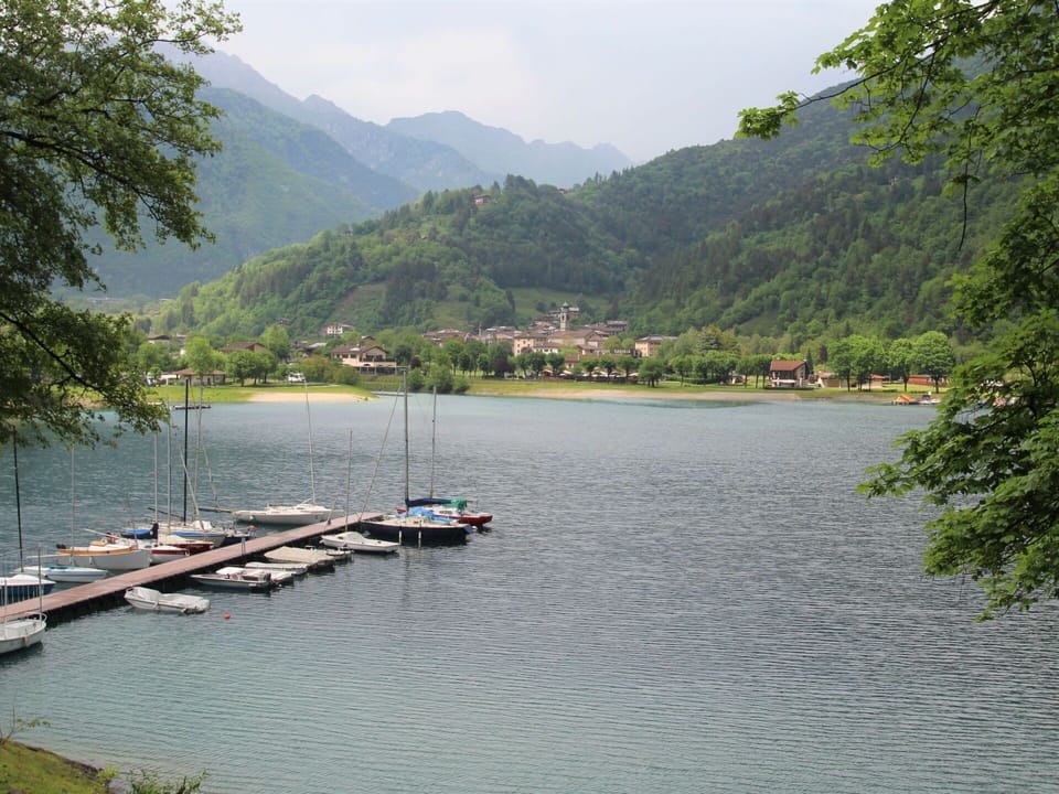 Water, Boat, Sky, Mountain, Plant, Watercraft, Boats And Boating--Equipment And Supplies, Vehicle, Tree, Lake