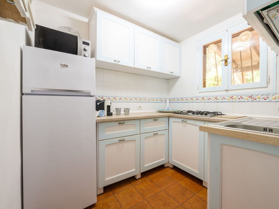 Cabinetry, Property, Countertop, Building, Kitchen Stove, Kitchen Appliance, Kitchen, Wood, Interior Design, Stove