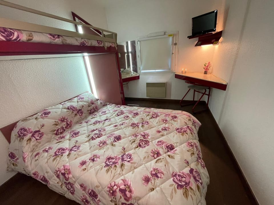 Economy Double Room Single Use | Soundproofing, free WiFi