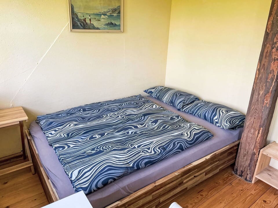 Comfort, Azure, Wood, Building, Interior Design, Bed Frame, House, Rectangle, Floor, Bed