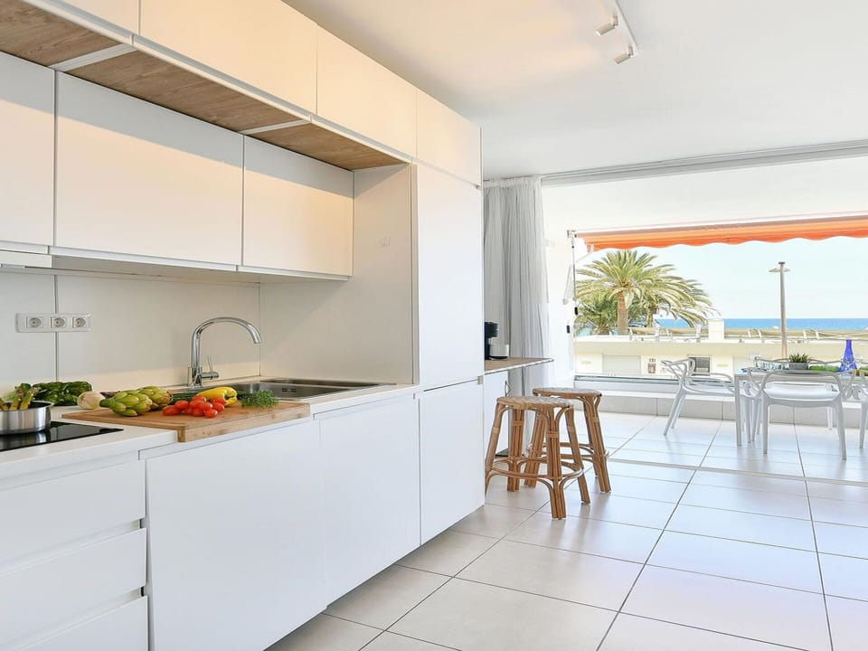 Cabinetry, Furniture, Countertop, Tap, Kitchen Stove, Wood, Interior Design, Lighting, Architecture, Kitchen