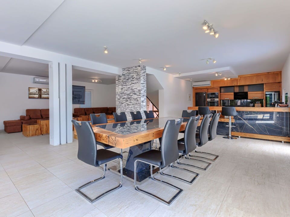 Table, Furniture, Chair, Wood, Building, Interior Design, Kitchen, Floor, Flooring, Laminate Flooring