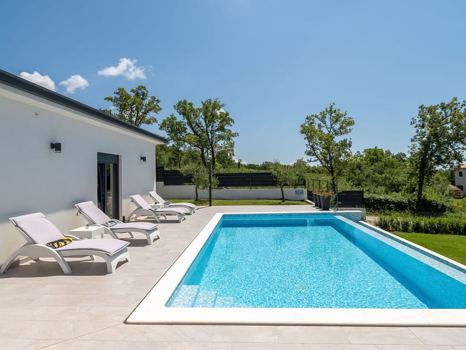 Sky, Table, Property, Furniture, Building, Plant, Chair, Window, Outdoor Table, Tableware