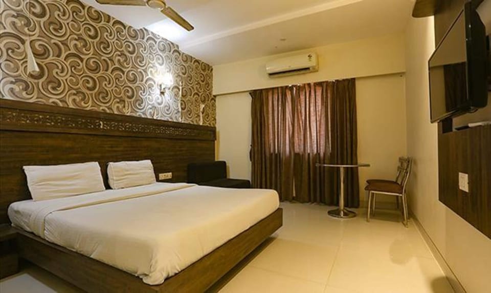 Egyptian cotton sheets, premium bedding, in-room safe, free WiFi