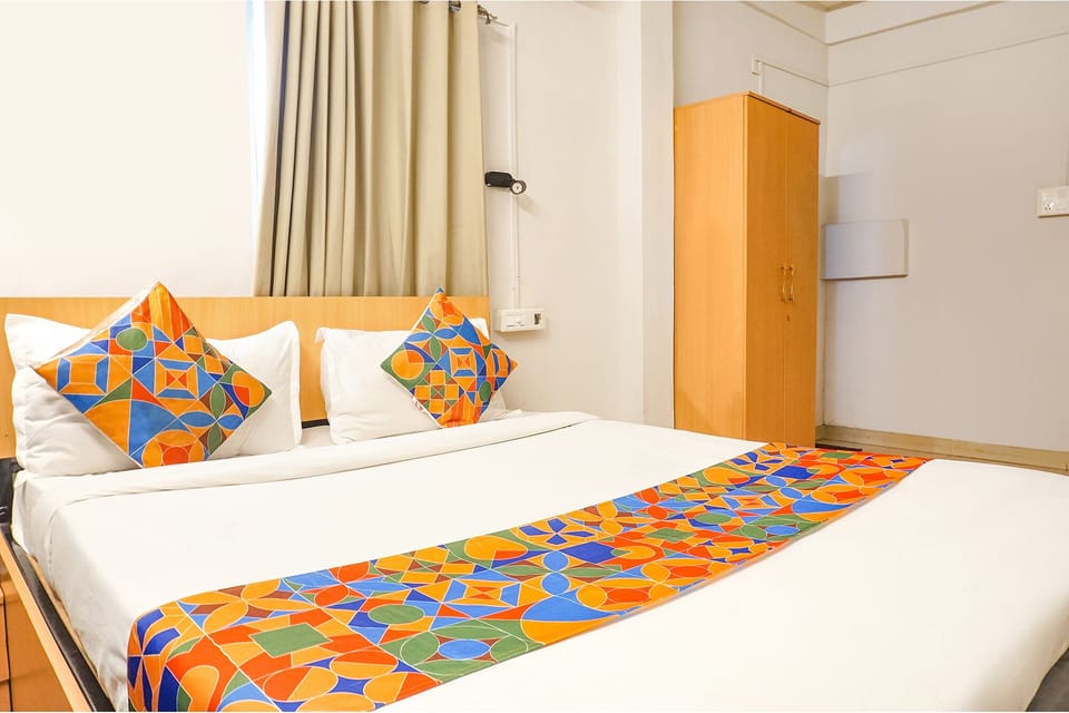 Egyptian cotton sheets, premium bedding, in-room safe, free WiFi