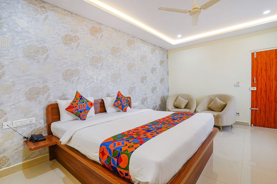 Egyptian cotton sheets, premium bedding, in-room safe, free WiFi