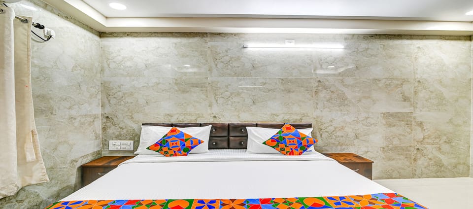 Deluxe Room | Egyptian cotton sheets, premium bedding, in-room safe, WiFi (free)