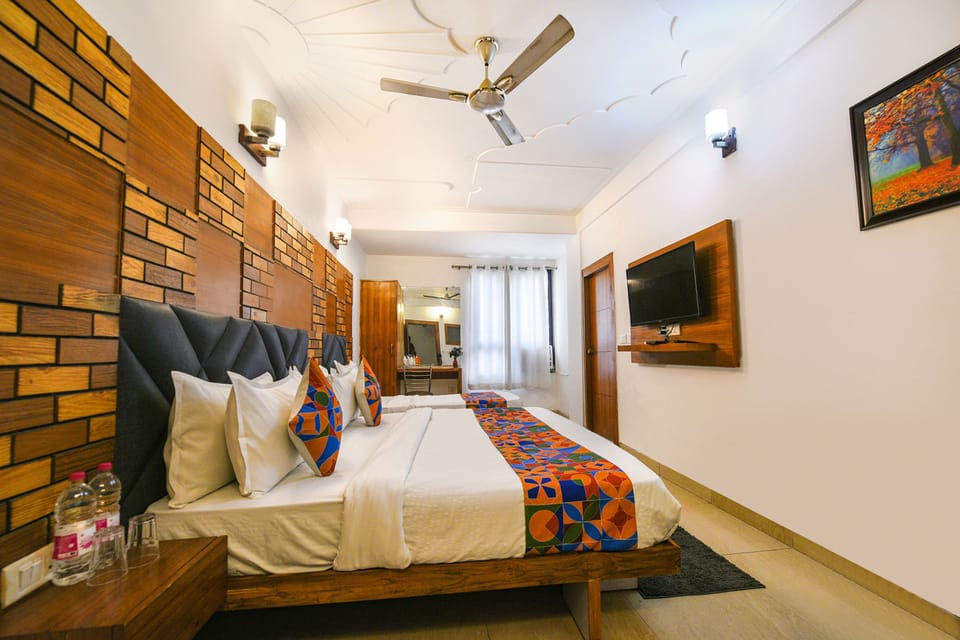Egyptian cotton sheets, premium bedding, in-room safe, free WiFi