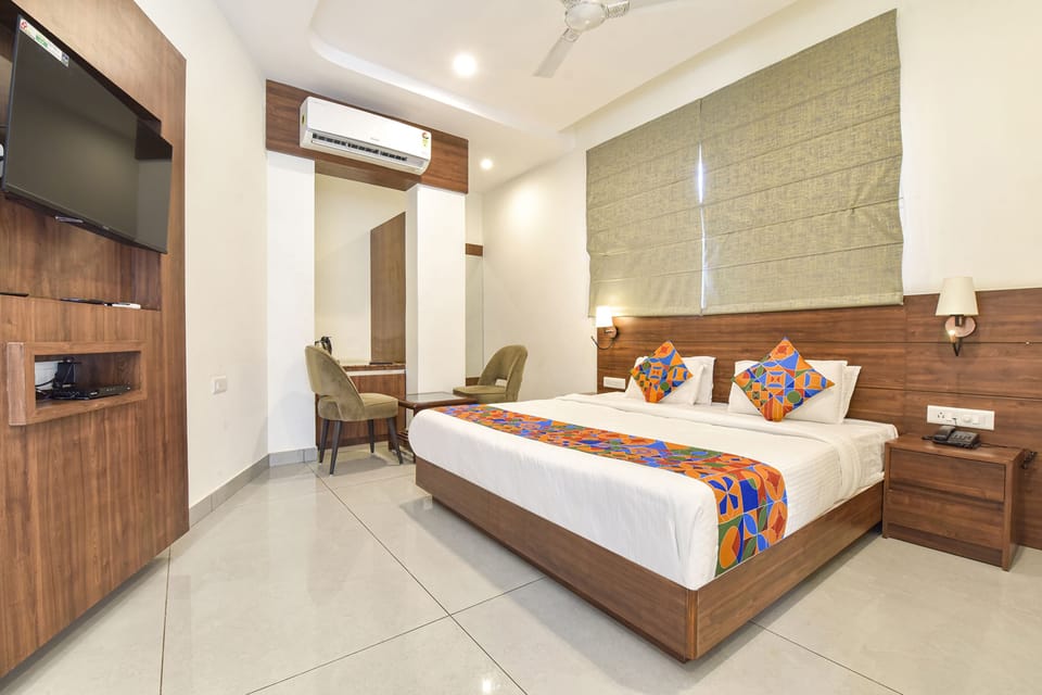 Luxury Suite | Egyptian cotton sheets, premium bedding, in-room safe, free WiFi