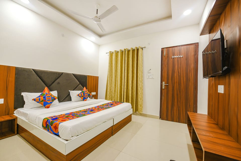Egyptian cotton sheets, premium bedding, in-room safe, free WiFi