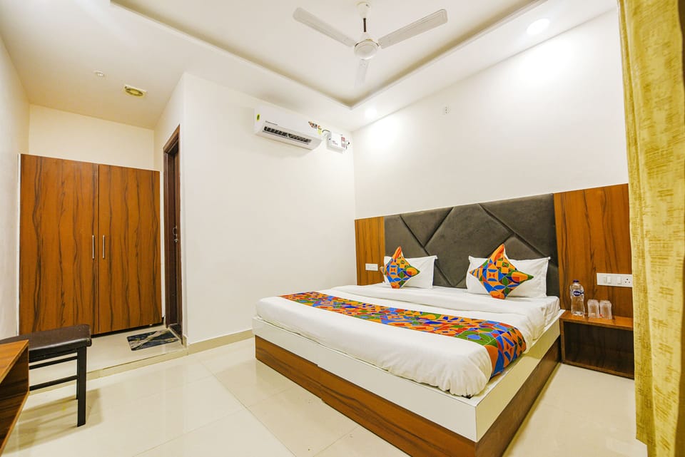 Egyptian cotton sheets, premium bedding, in-room safe, free WiFi