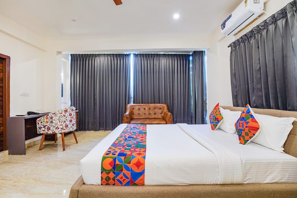 Egyptian cotton sheets, premium bedding, in-room safe, free WiFi