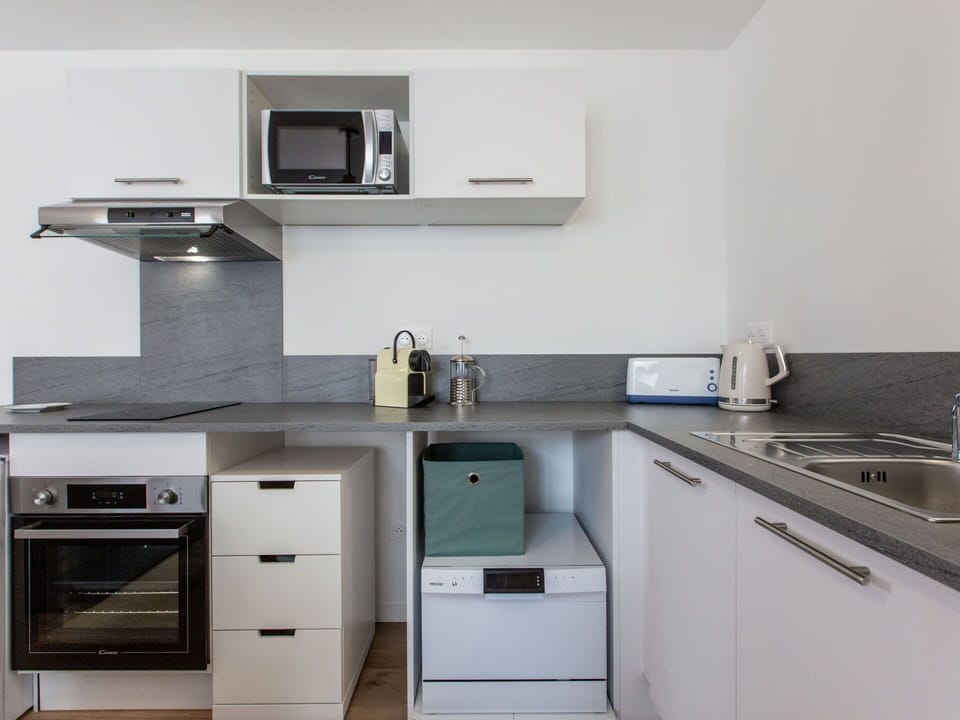 Cabinetry, Kitchen Sink, Property, Sink, White, Tap, Countertop, Kitchen, Interior Design, Kitchen Stove
