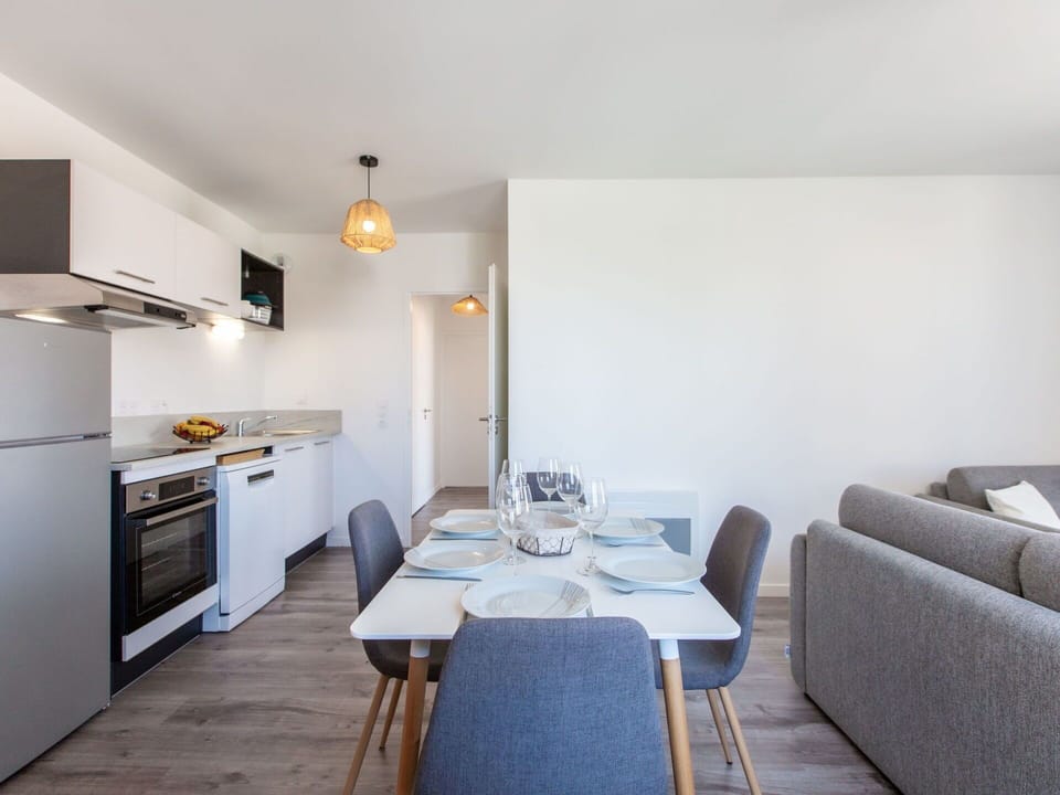 Furniture, Table, Cabinetry, Building, Couch, Wood, Interior Design, Kitchen Appliance, Flooring, Kitchen Stove