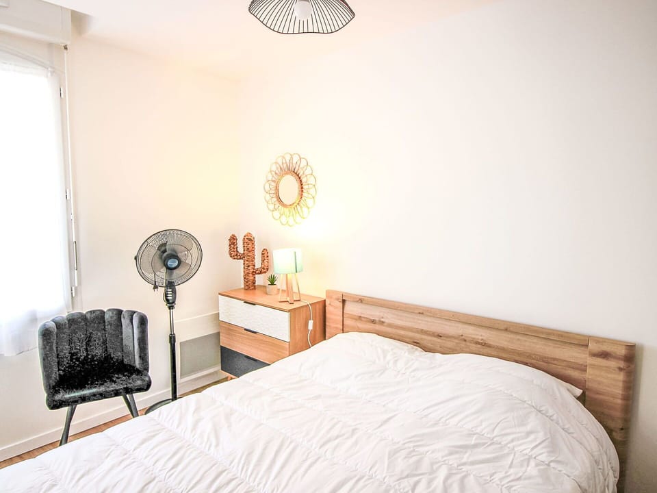 Brown, Furniture, Property, Comfort, Wood, Bed Frame, Interior Design, Floor, Flooring, Bed