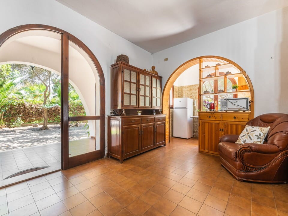 Water, Sky, Plant, Azure, Beach, Coastal And Oceanic Landforms, Natural Landscape, Terrain, Horizon, Lake