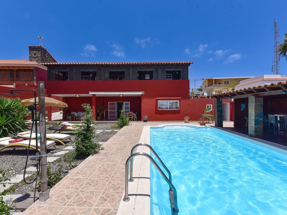 Sky, Plant, Cloud, Water, Building, Swimming Pool, Window, Residential Area, Leisure, House
