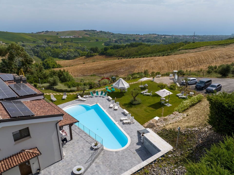 Swimming Pool, Resort, Leisure, Outdoor Furniture, Thermae, Umbrella, Estate, Villa, Yard, Resort Town