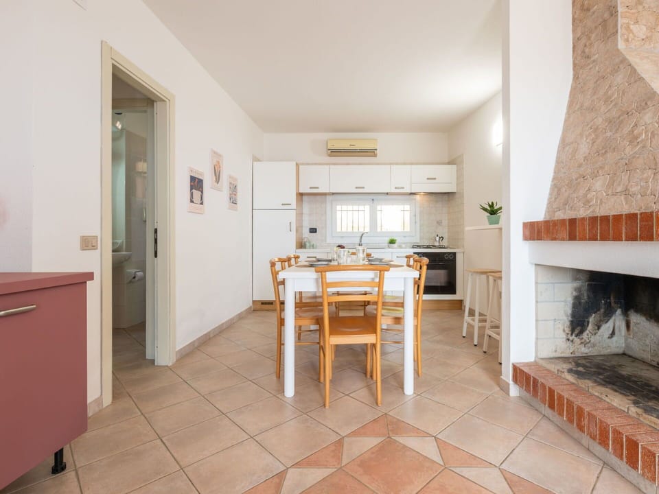 Property, Furniture, Table, Building, Wood, Interior Design, Flooring, Chair, Floor