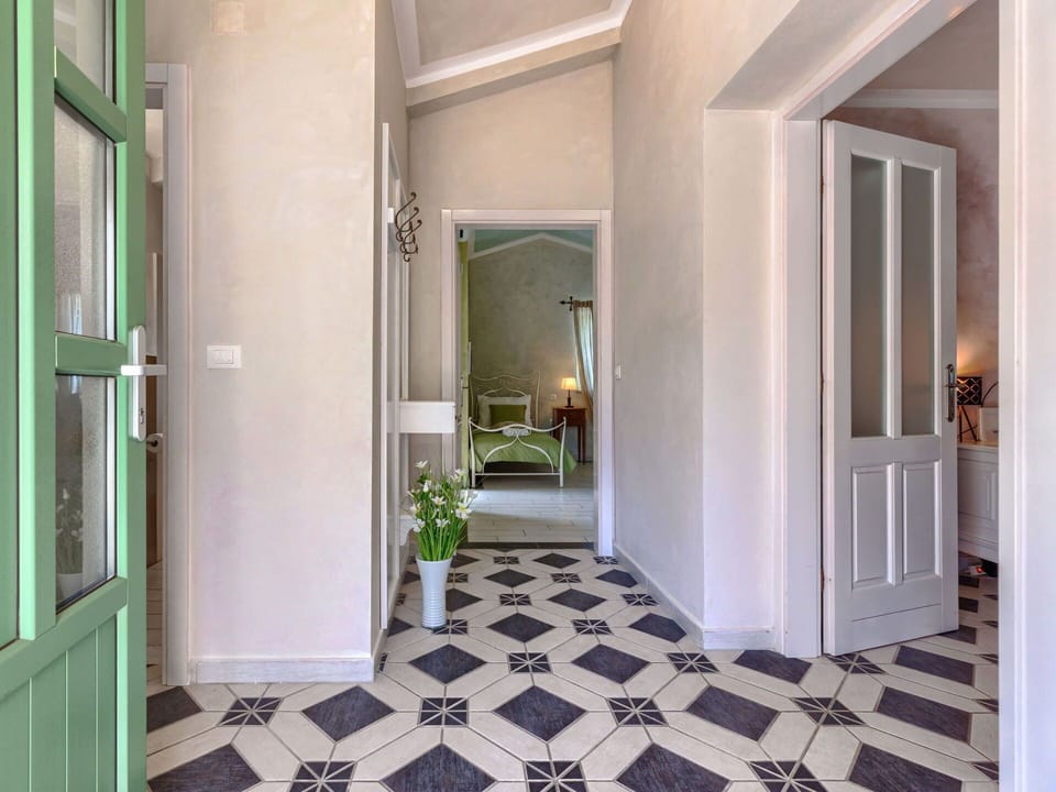 Property, Wood, Building, Interior Design, Hall, Floor, Door, Flooring