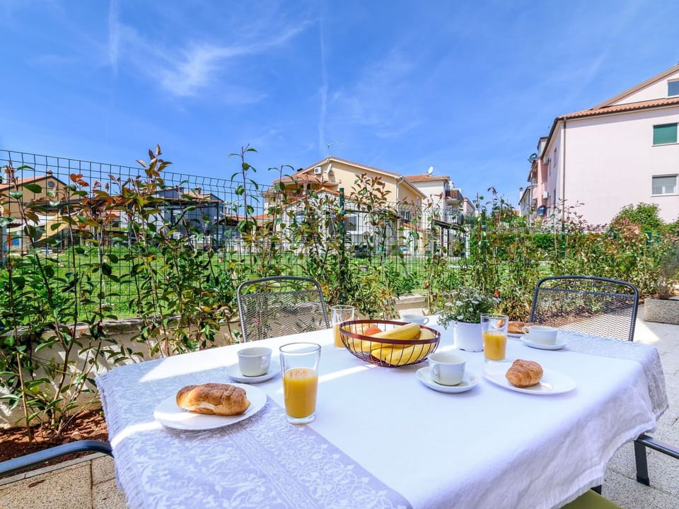 Food, Table, Tableware, Plant, Sky, Furniture, Cloud, Window, Chair, Plate