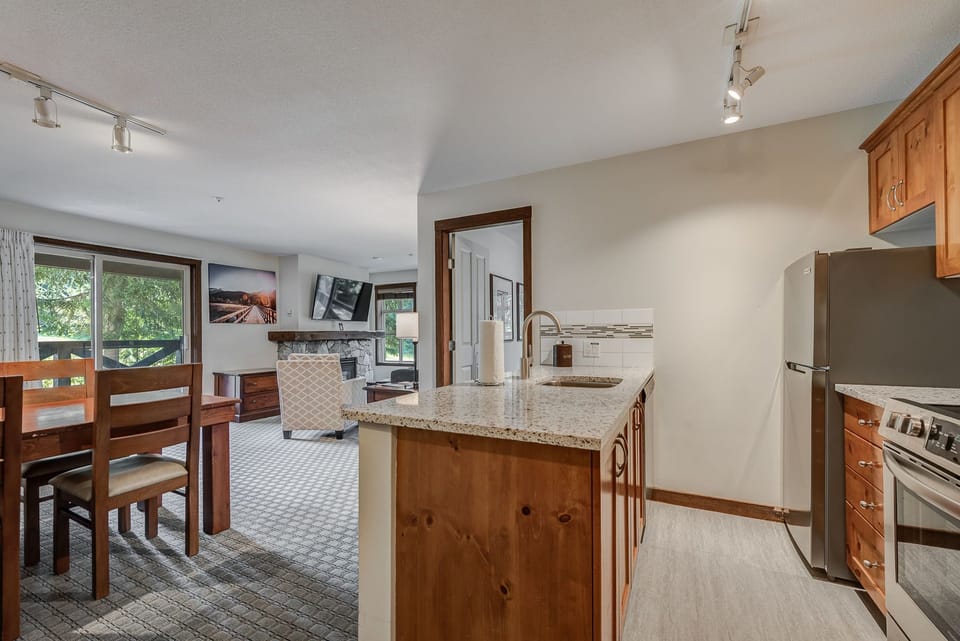 Open kitchen and dining area, perfect for meals and gatherings.