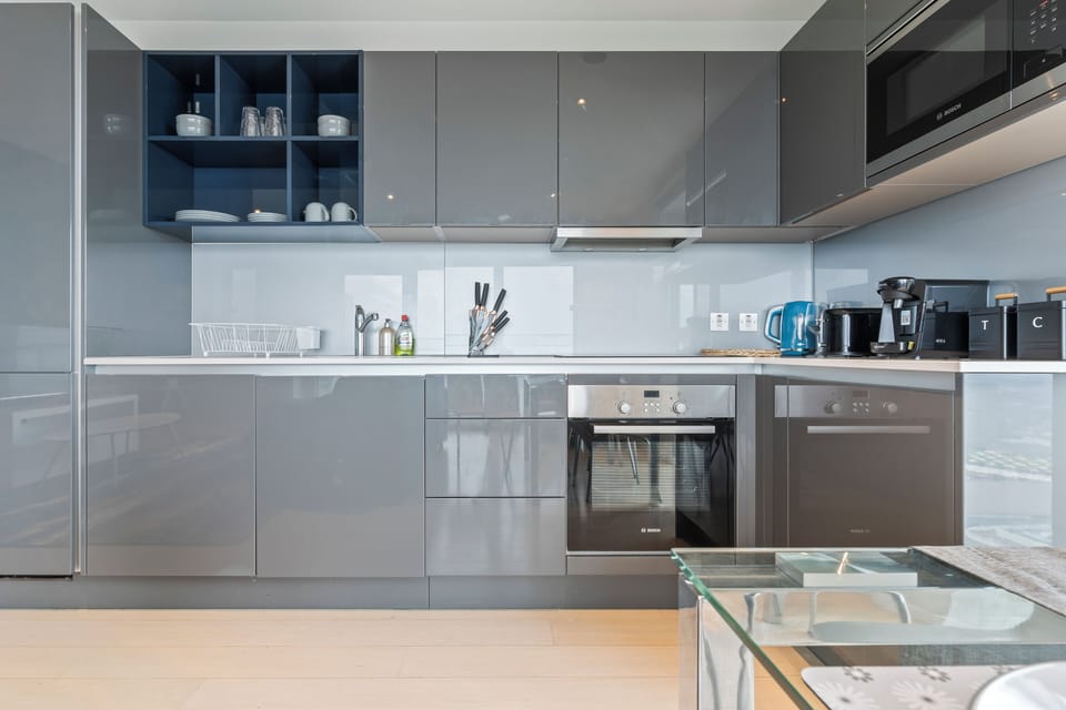Apartment | Private kitchen | Fridge, microwave, oven, stovetop