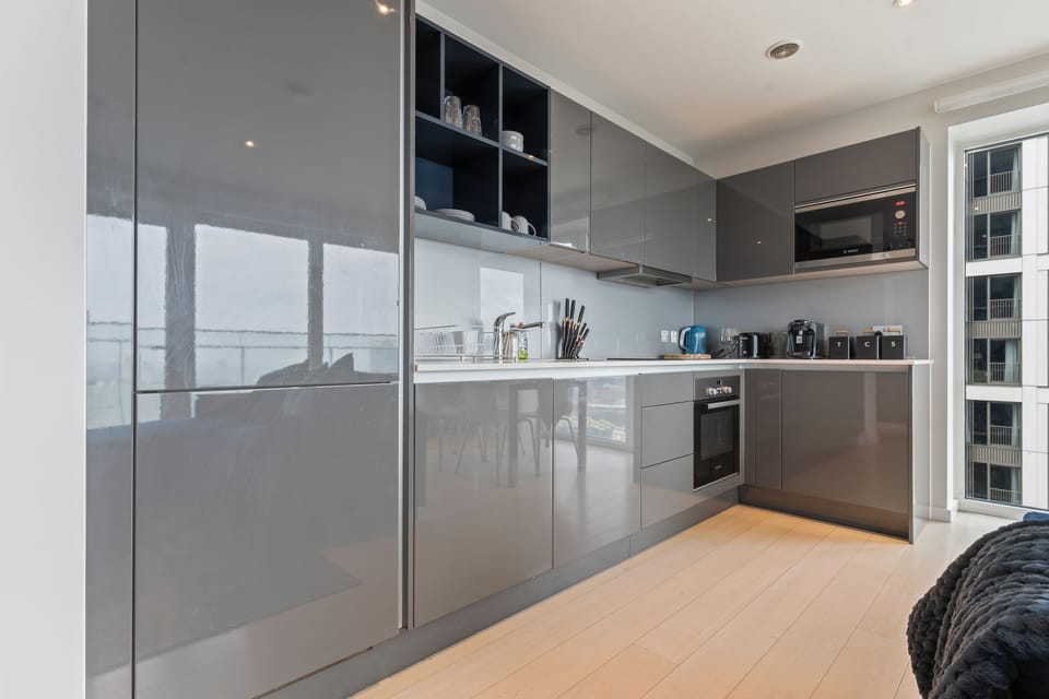 Apartment | Private kitchen | Fridge, microwave, oven, stovetop