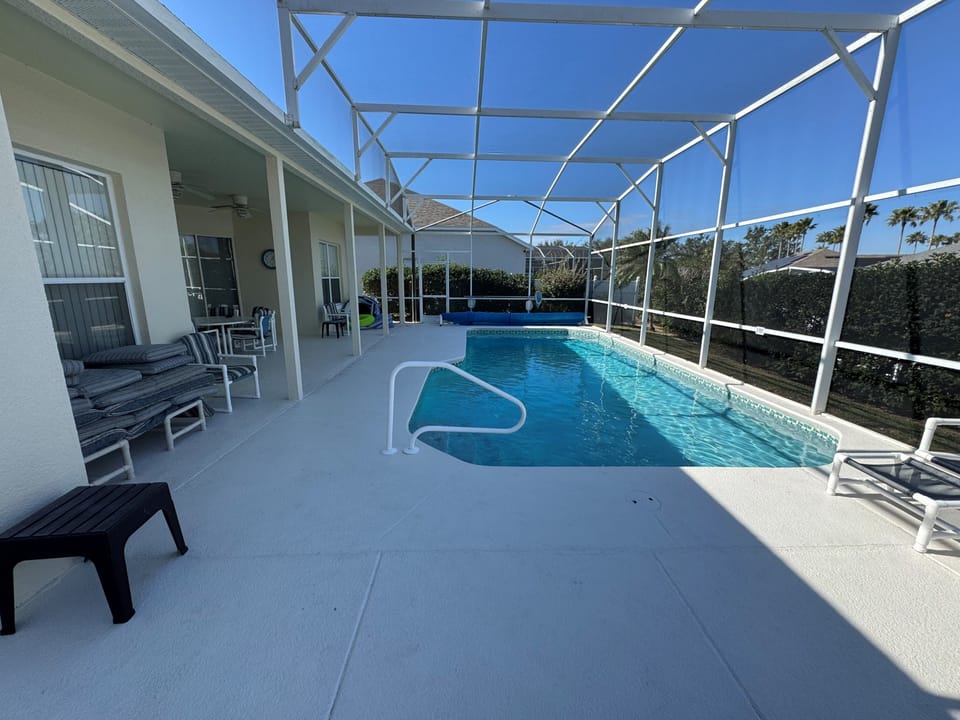 Outdoor pool, sun loungers