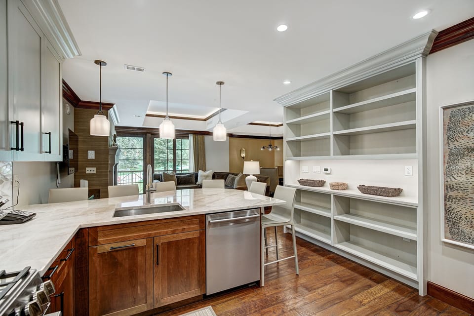 Condo, 3 Bedrooms | Private kitchen | Fridge, oven