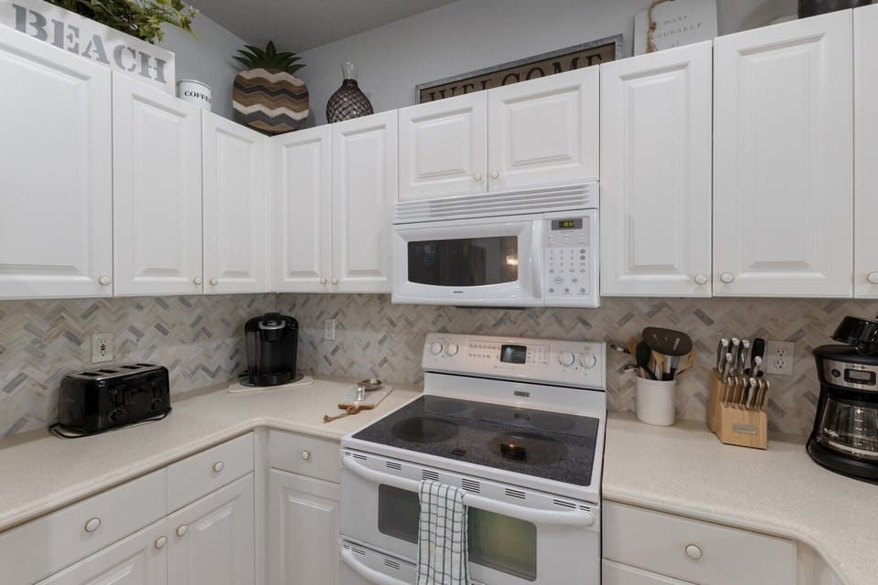 Townhome, 3 Bedrooms | Private kitchen | Coffee/tea maker, fridge, toaster
