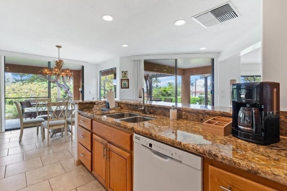 Condo, 2 Bedrooms | Private kitchen