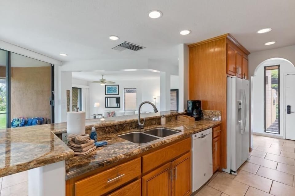 Condo, 2 Bedrooms | Private kitchen