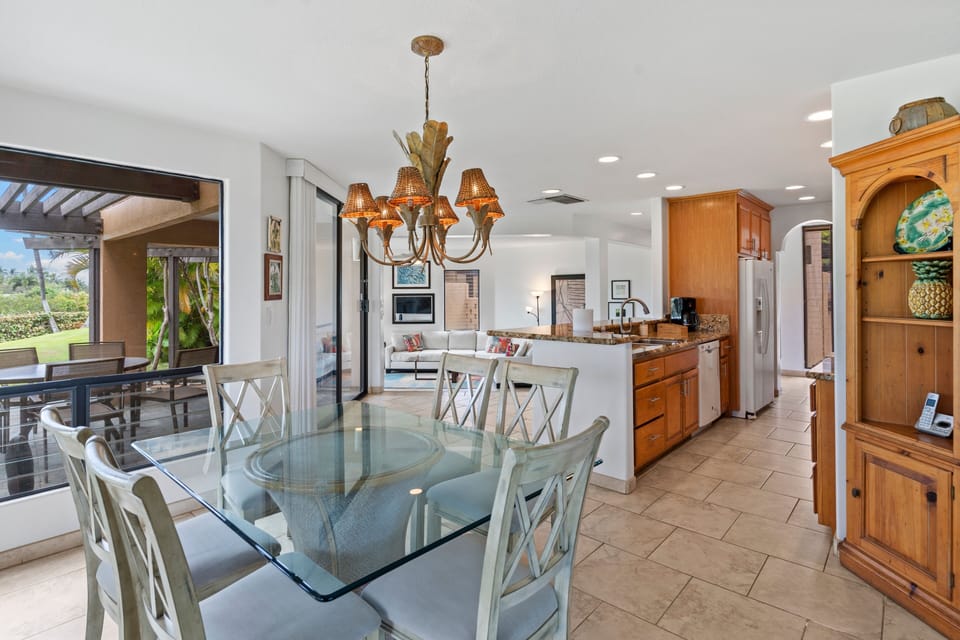 Condo, 2 Bedrooms | Dining