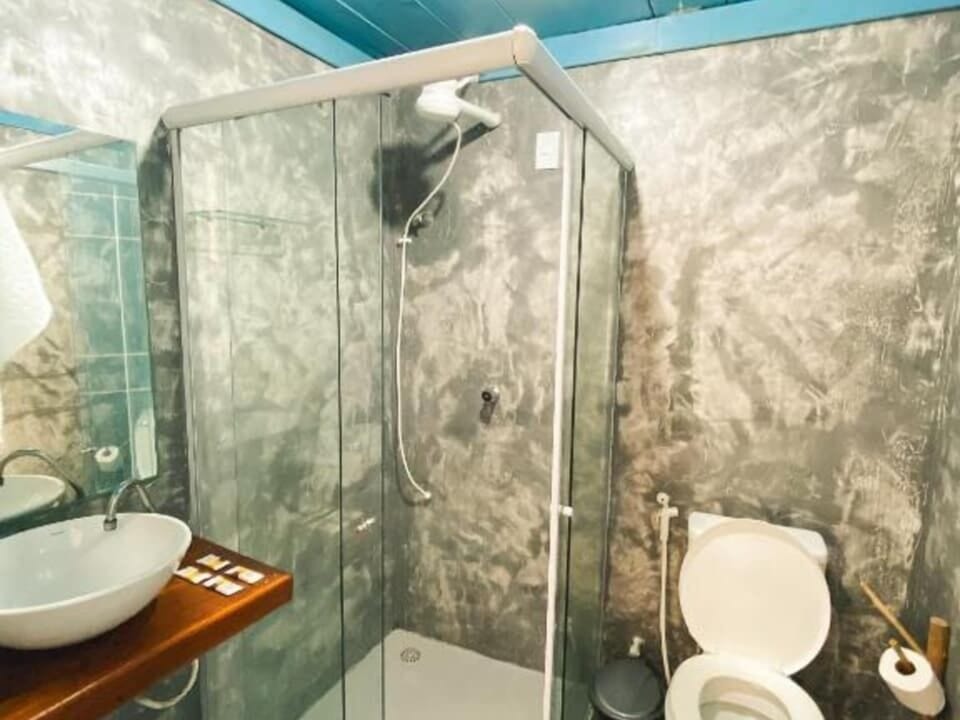 Deluxe Suite | Bathroom | Free toiletries, towels, soap, toilet paper