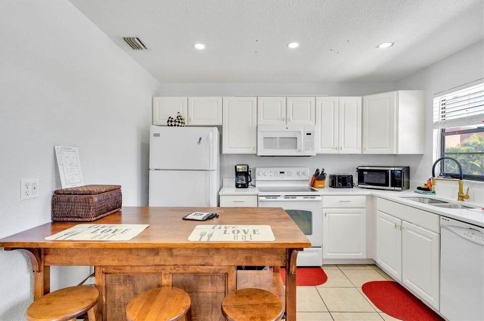 Fully Equipped Kitchen - Sunny Side Up