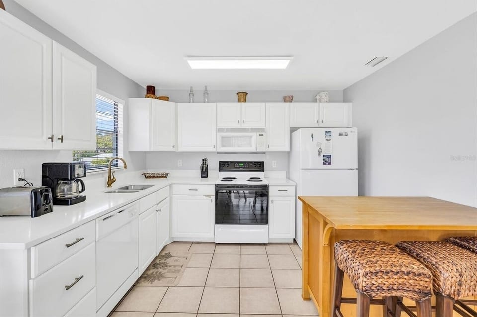 Fully Equipped Kitchen - Sunny Side Down