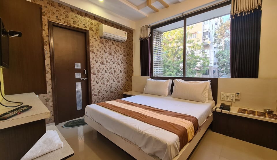 Deluxe Double Room | Premium bedding, desk, laptop workspace, free WiFi