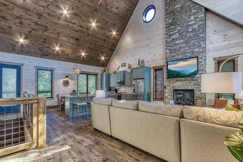 Stonehouse Ridge's cozy living area