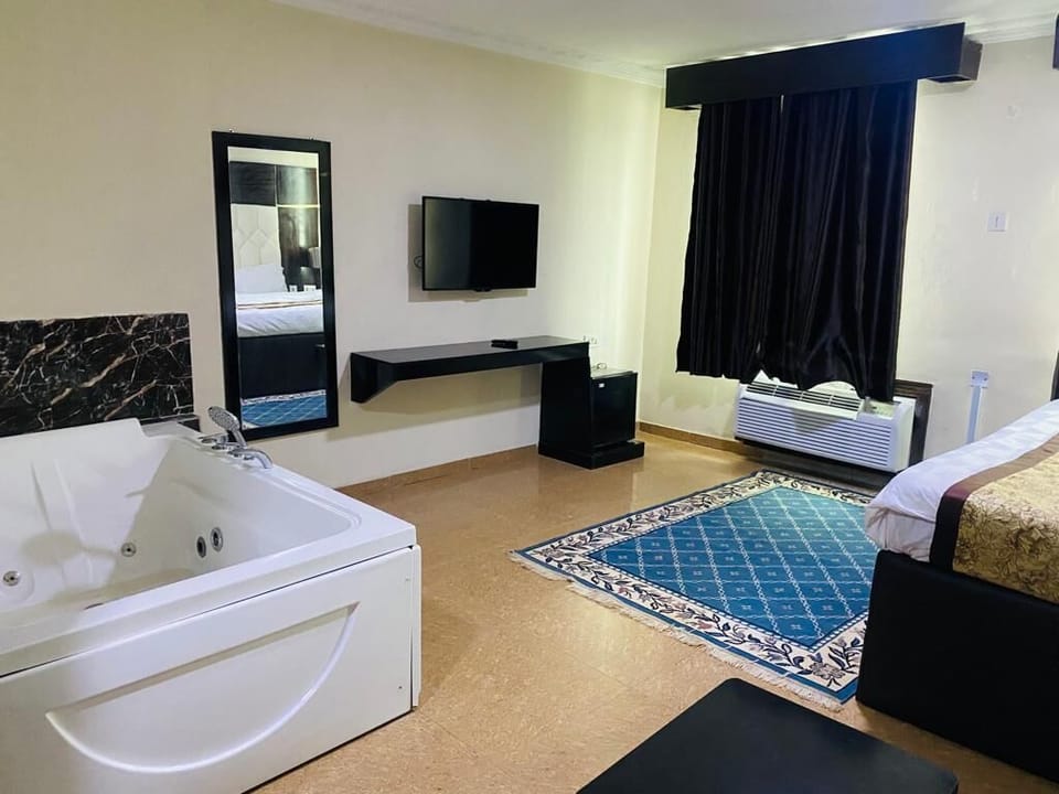 Deluxe Double or Twin Room, Private Pool | Desk, laptop workspace, free WiFi