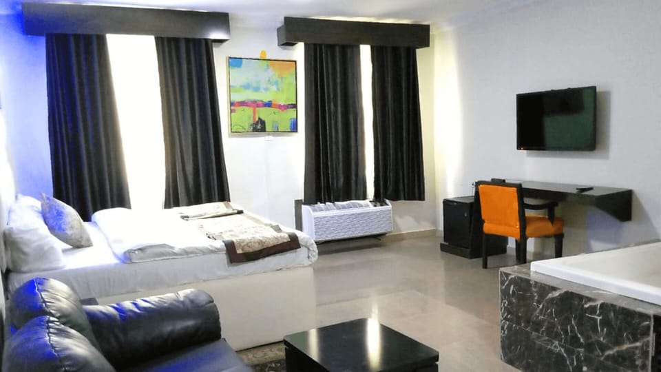 Deluxe Double or Twin Room, Private Pool | Desk, laptop workspace, free WiFi