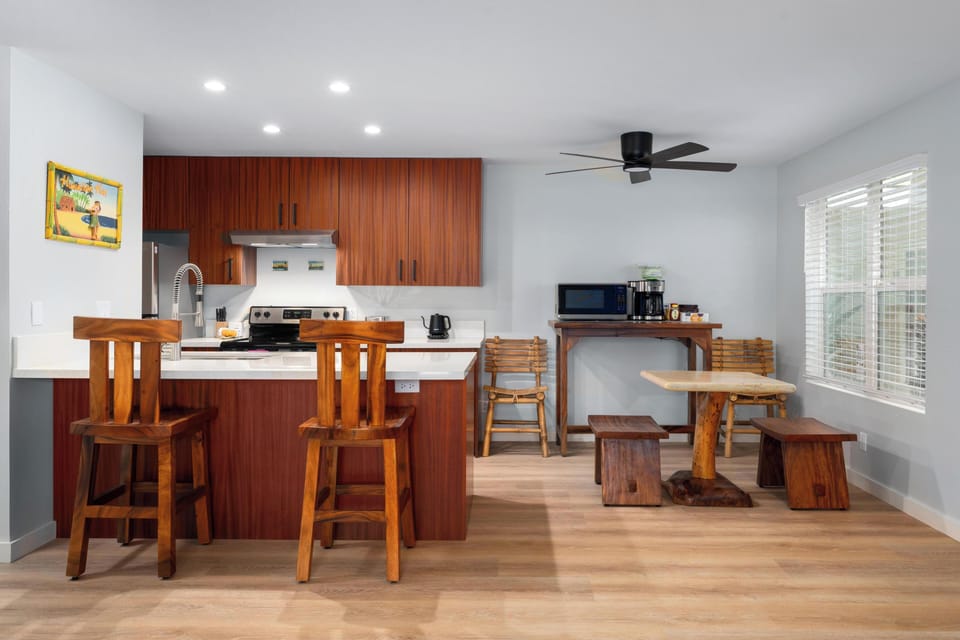 Dining area off kitchen